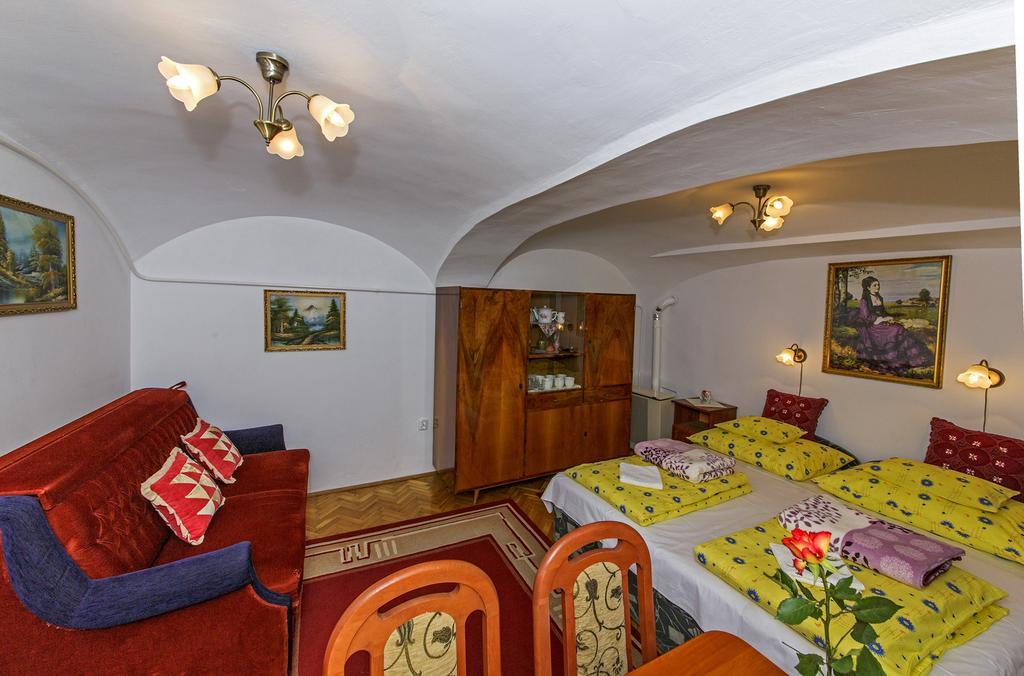 Barokk Vendeghaz Hotel Eger Phòng bức ảnh