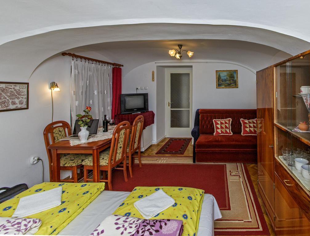 Barokk Vendeghaz Hotel Eger Phòng bức ảnh