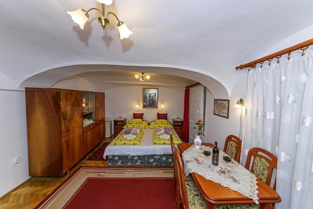 Barokk Vendeghaz Hotel Eger Phòng bức ảnh