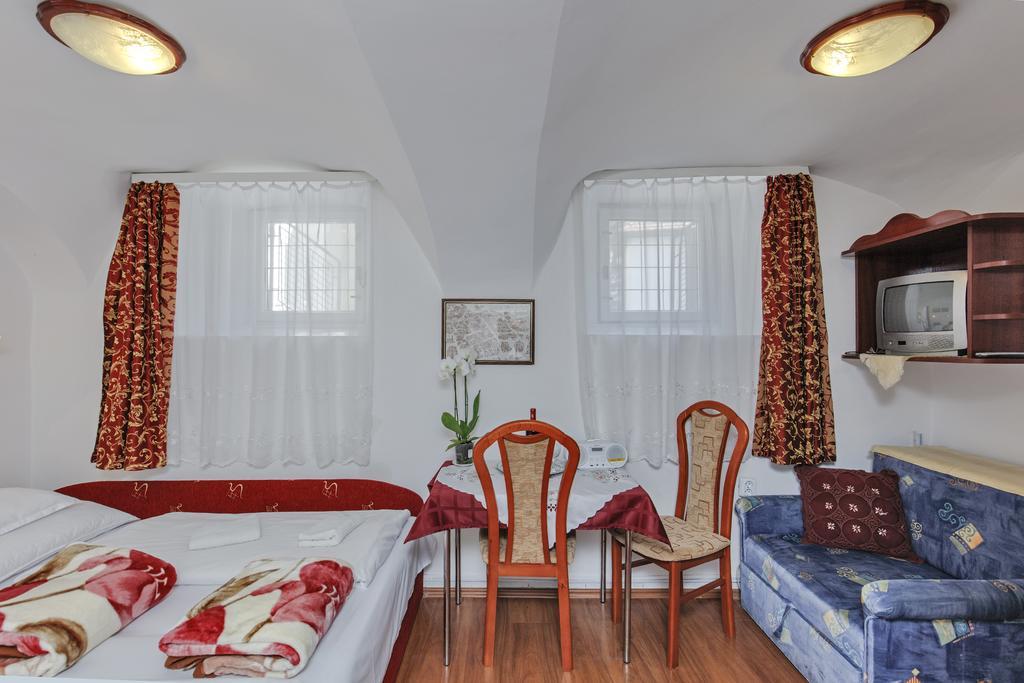 Barokk Vendeghaz Hotel Eger Ngoại thất bức ảnh