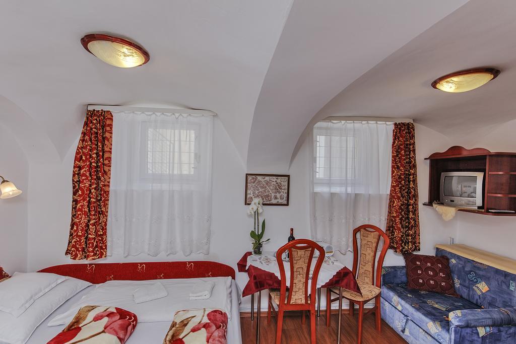 Barokk Vendeghaz Hotel Eger Ngoại thất bức ảnh
