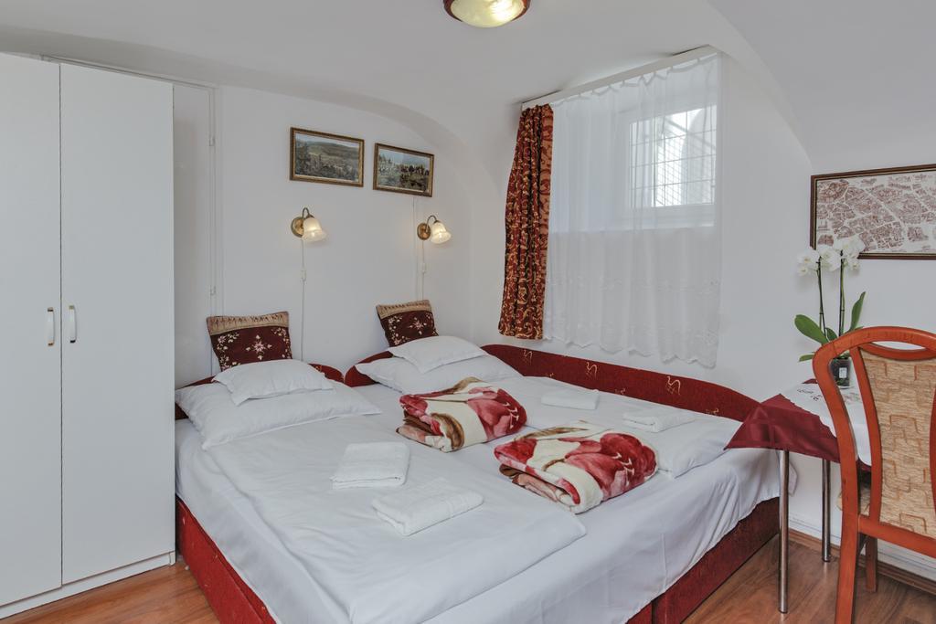 Barokk Vendeghaz Hotel Eger Ngoại thất bức ảnh