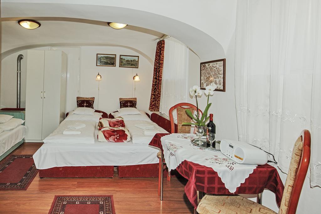 Barokk Vendeghaz Hotel Eger Ngoại thất bức ảnh