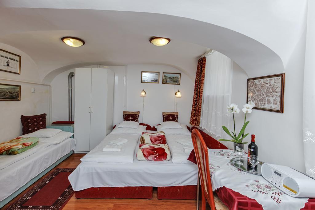 Barokk Vendeghaz Hotel Eger Ngoại thất bức ảnh