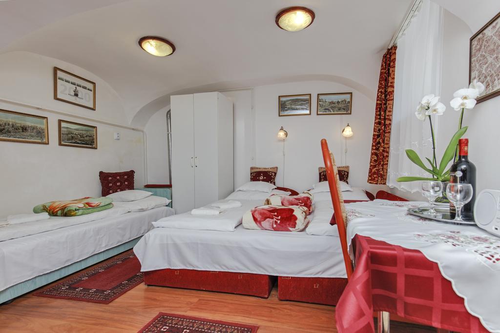 Barokk Vendeghaz Hotel Eger Ngoại thất bức ảnh